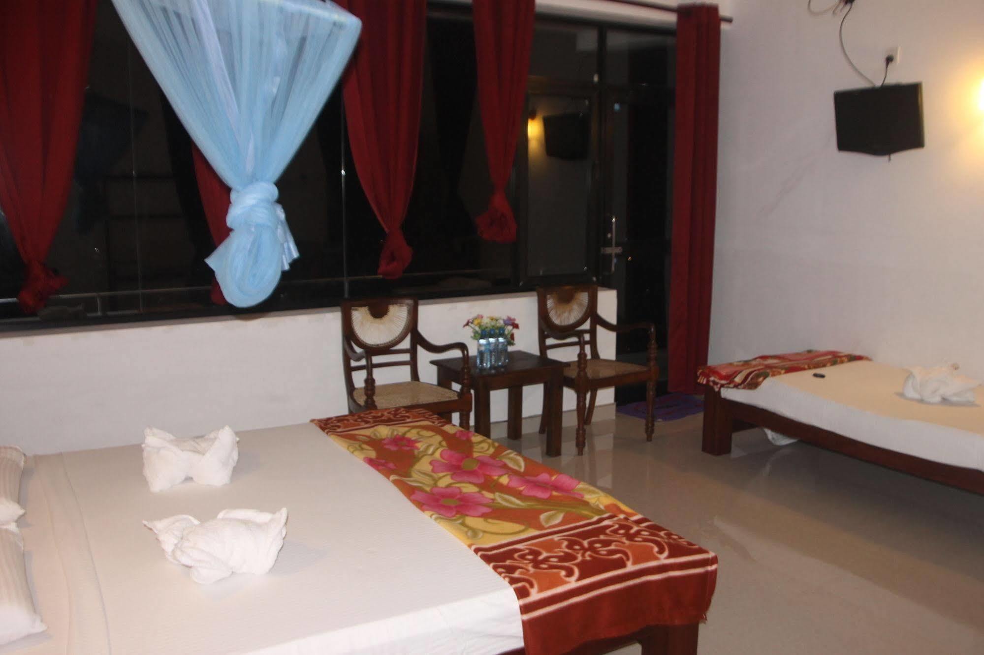 Pure Nature Hotel Kandy Exterior foto
