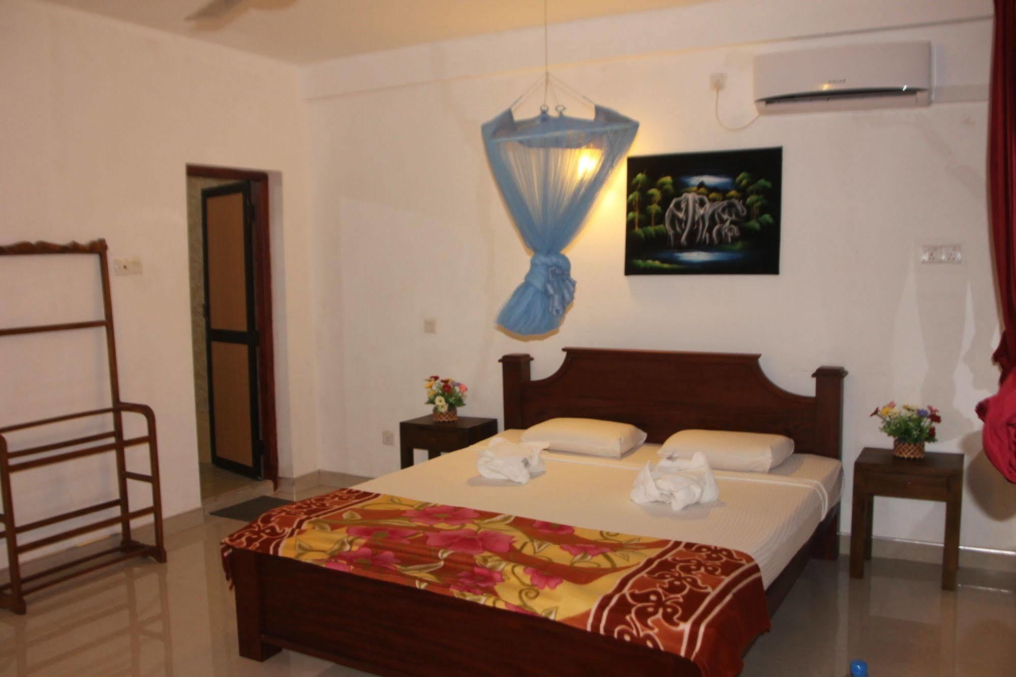 Pure Nature Hotel Kandy Exterior foto