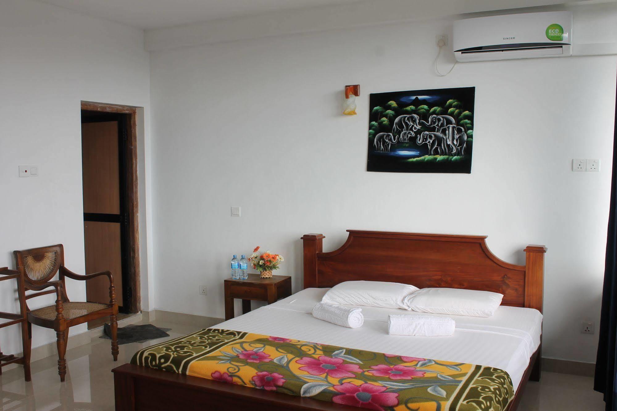 Pure Nature Hotel Kandy Exterior foto