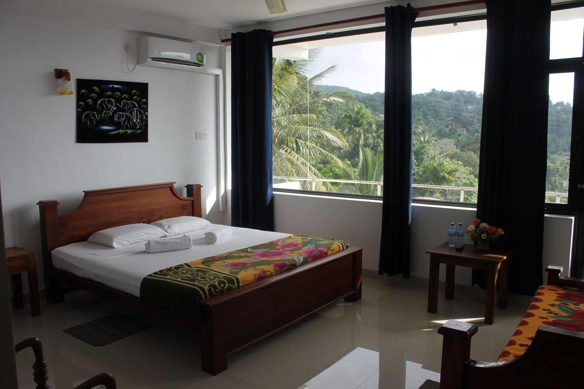 Pure Nature Hotel Kandy Exterior foto