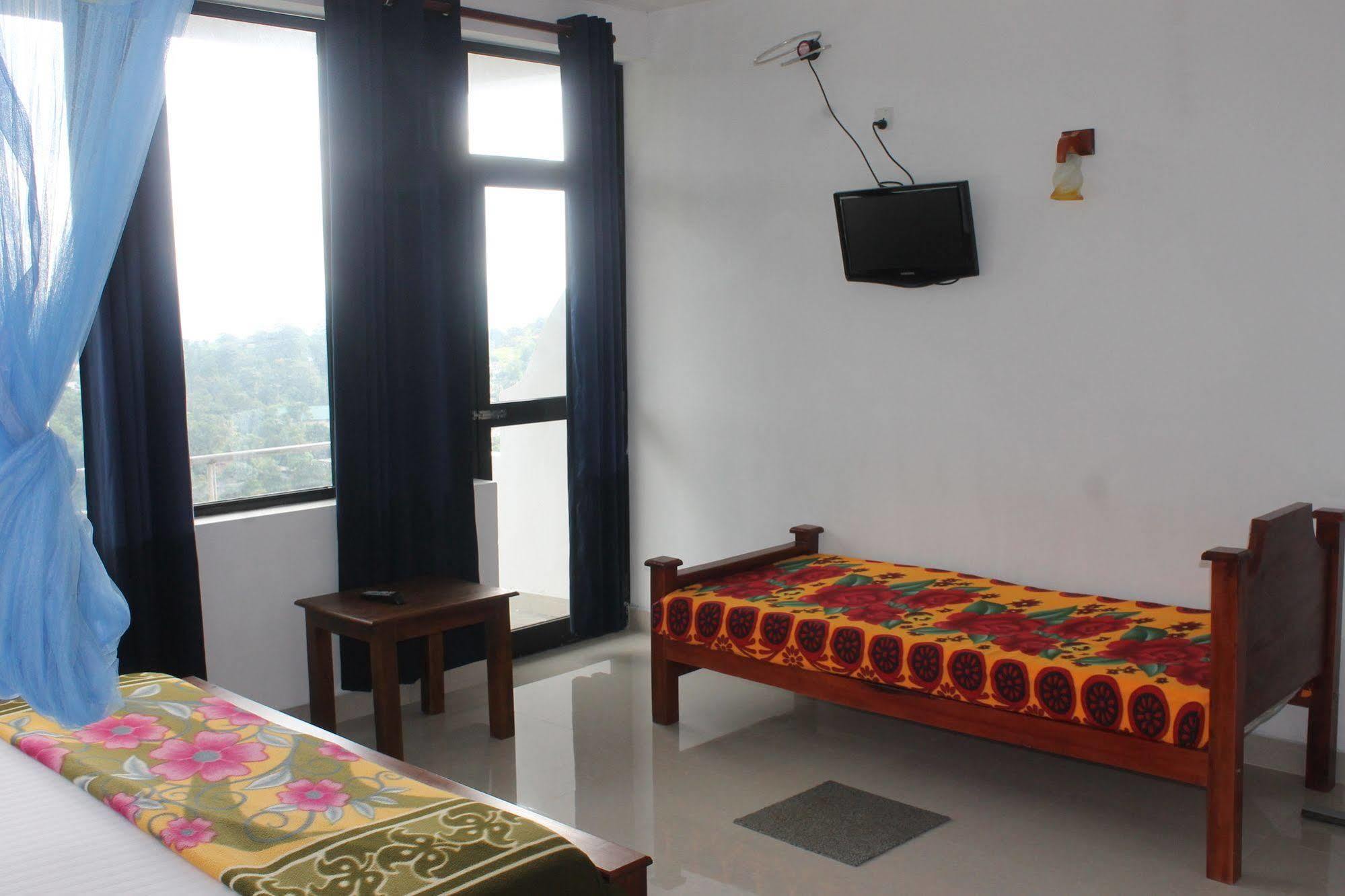 Pure Nature Hotel Kandy Exterior foto