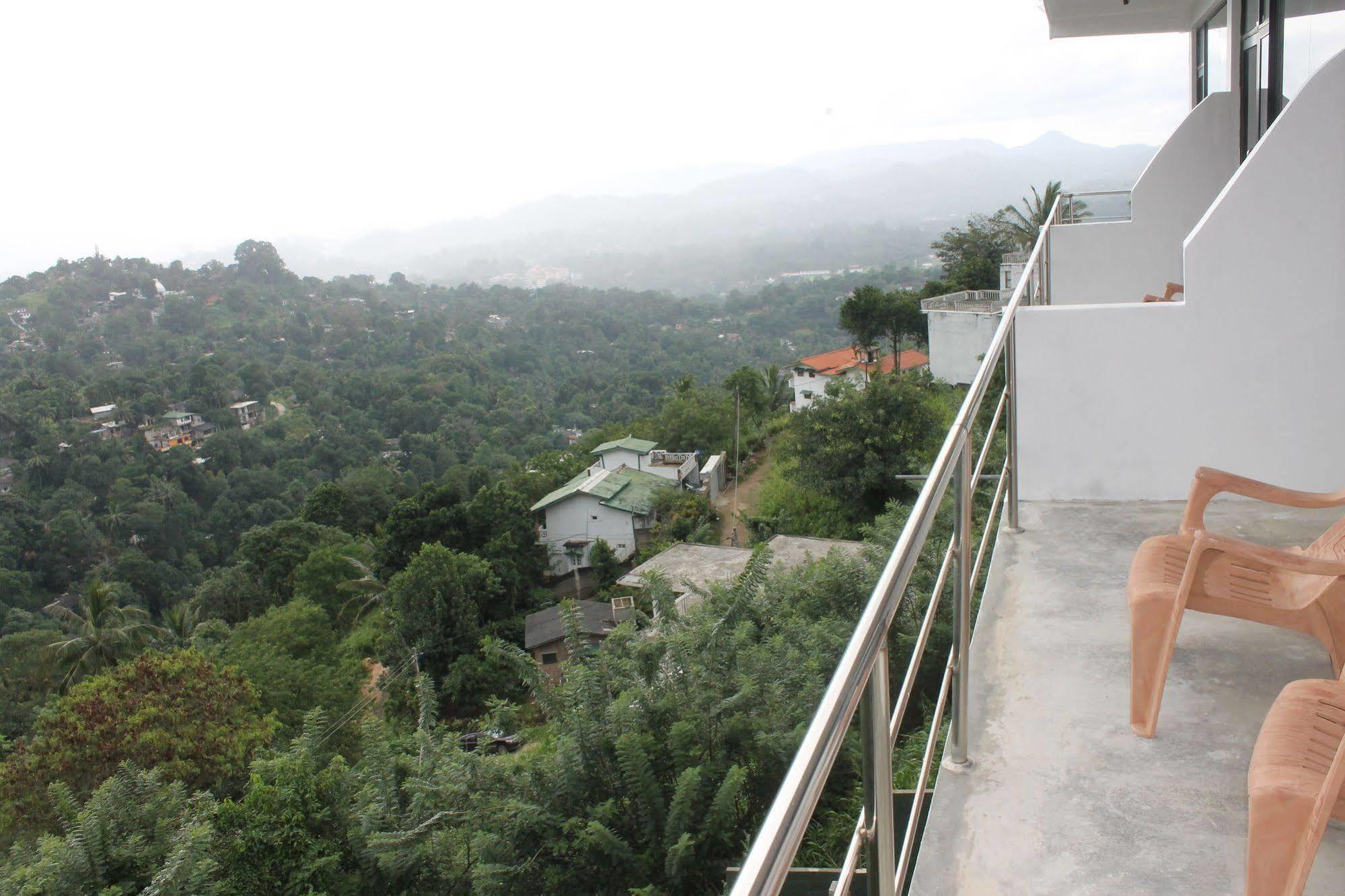 Pure Nature Hotel Kandy Exterior foto