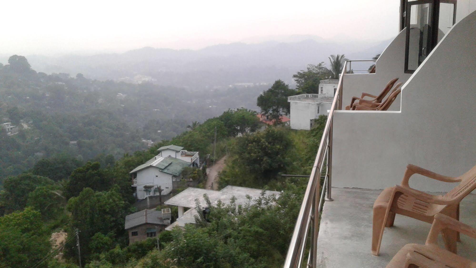 Pure Nature Hotel Kandy Exterior foto