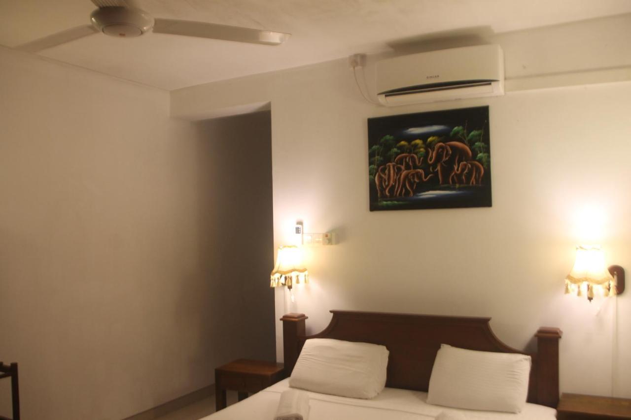 Pure Nature Hotel Kandy Exterior foto